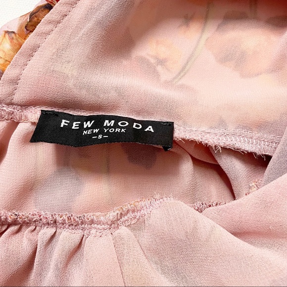 Few Moda Ruffle Cold Shoulder Floral Romper (S) - Picture 9 of 11